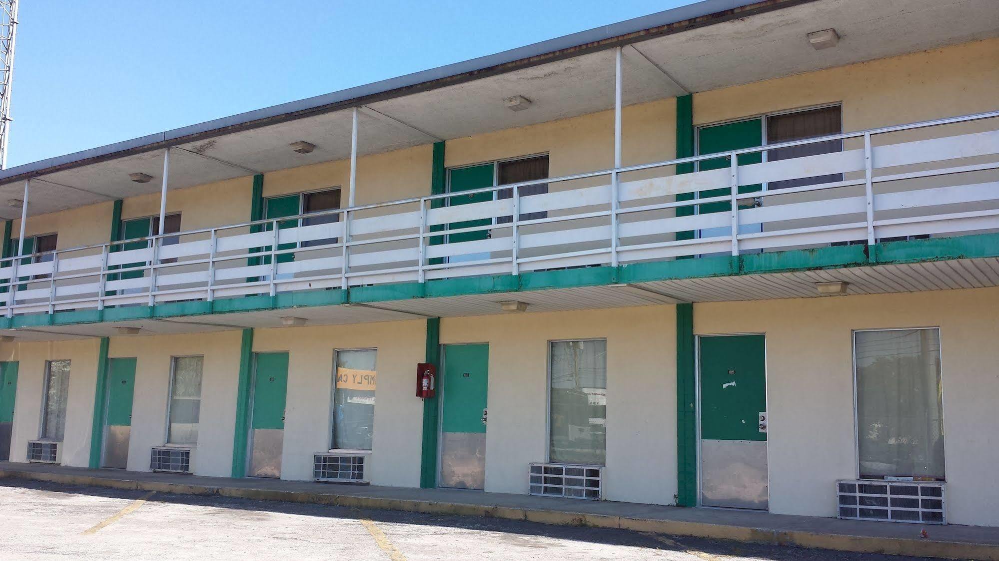Gator Lodge Jacksonville Exterior photo